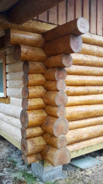 Canadian log cabin fishing hut build