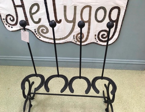 Hellygog horse shoe welly rack (1)